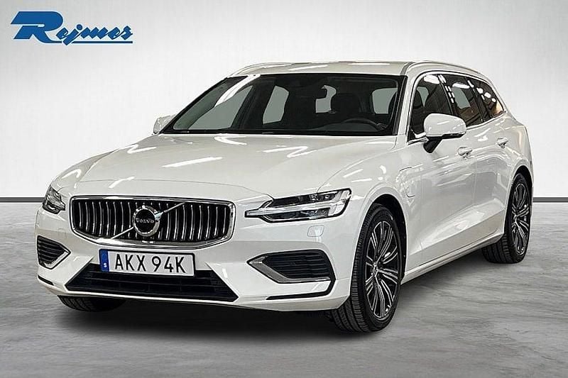 Vit Begagnad 2022 Volvo V60 Kombi | 325 800 kr (Bra pris) - Bild 1/4