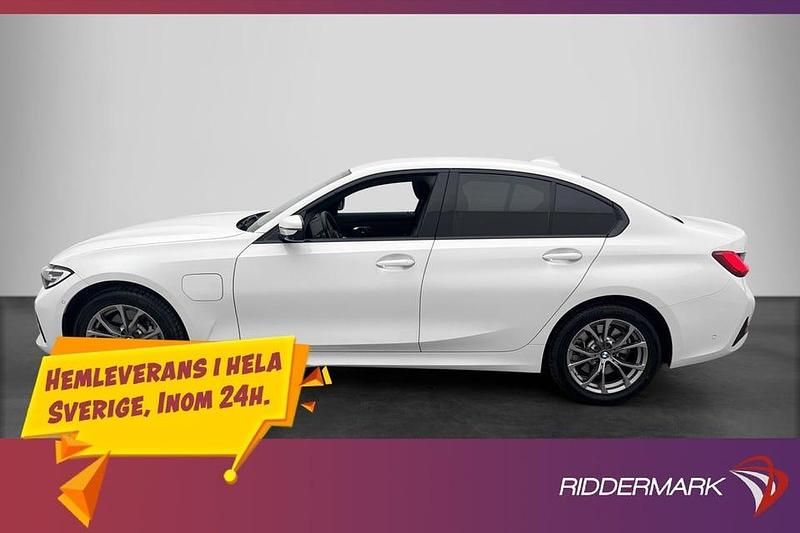Vit Begagnad 2020 BMW 330 Sport Line Sedan | 259 900 kr (Marknadspris) - Bild 1/3