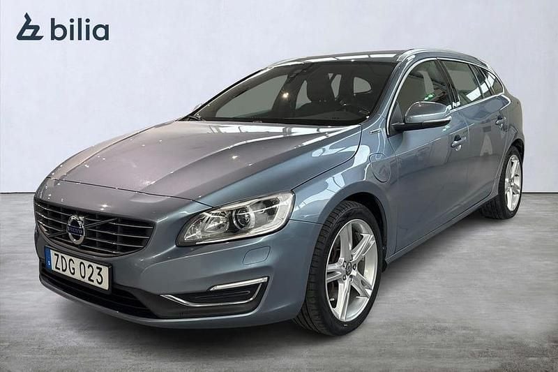Blå Begagnad 2018 Volvo V60 Standard Kombi | 219 900 kr (Marknadspris) - Bild 1/3