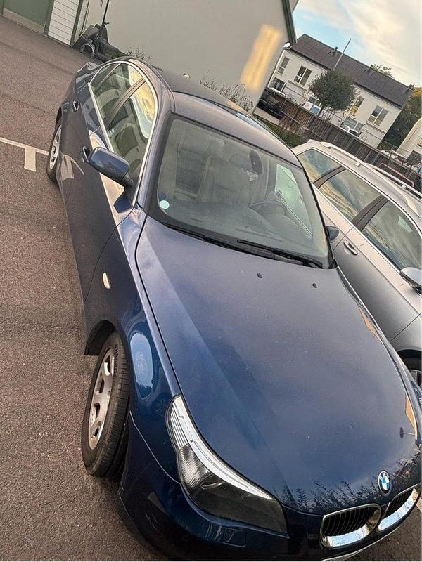 Blå Begagnad 2006 BMW 525 Sedan | 110 000 kr (Dyr) - Bild 1/3