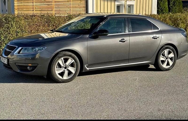 Grå Begagnad 2011 Saab 9-5 Vector Sedan | 139 000 kr (Marknadspris) - Bild 1/4