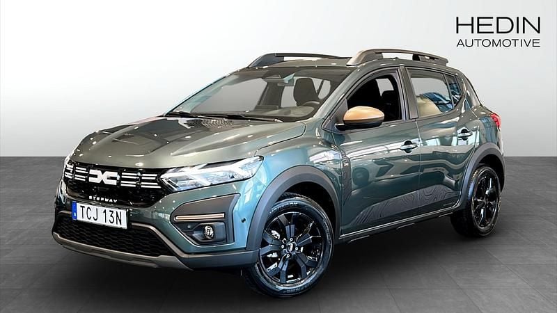 Grön (green) Ny 2025 Dacia Sandero Extreme Halvkombi | 256 200 kr (Marknadspris) - Bild 1/4