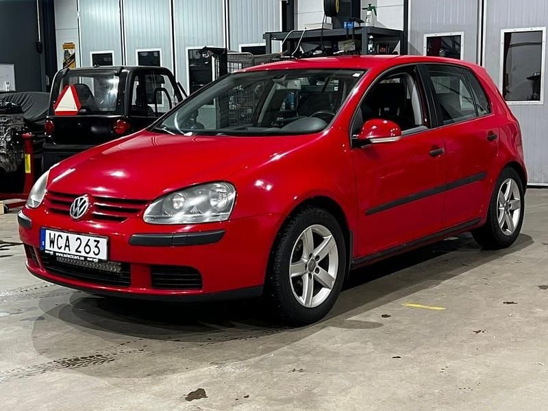 Begagnad VW Golf V 115 HK (84 kW) 2004 Halvkombi