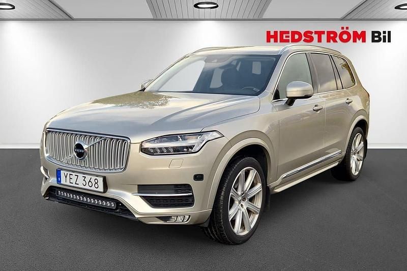 Ljusbrun (brun) Begagnad 2017 Volvo XC90 SUV | 295 000 kr (Marknadspris) - Bild 1/4