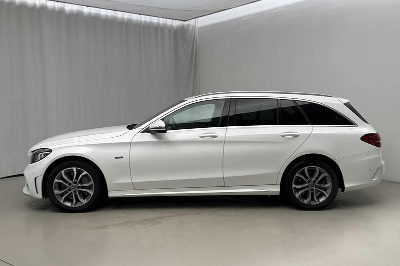 Begagnad Mercedes C300 AMG line 306 HK (225 kW) 2021 Vit Kombi