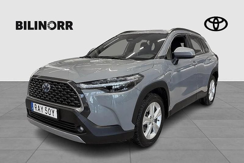 Begagnad Toyota Corolla Cross Plus 200 HK (147 kW) 2023 Grå SUV