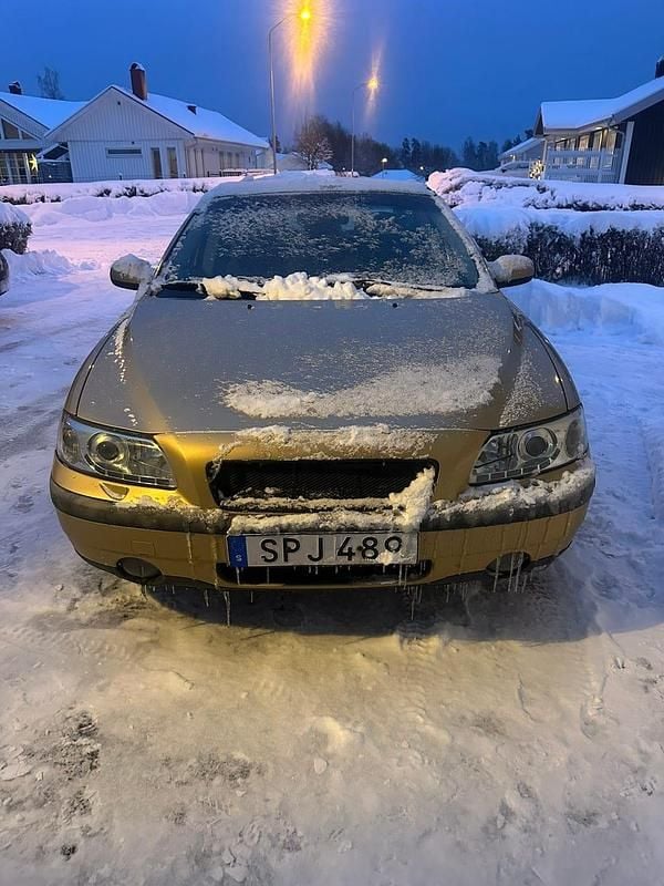 Begagnad 2001 Volvo S60 Sedan | 12 500 kr (Marknadspris) - Bild 1/4