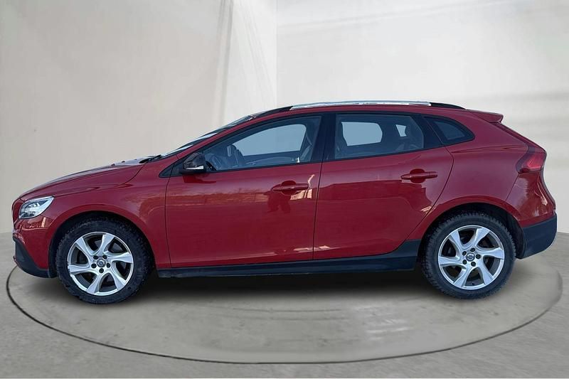 Begagnad Volvo V40 CC Business Edition 120 HK (88 kW) 2018 Röd Kombi