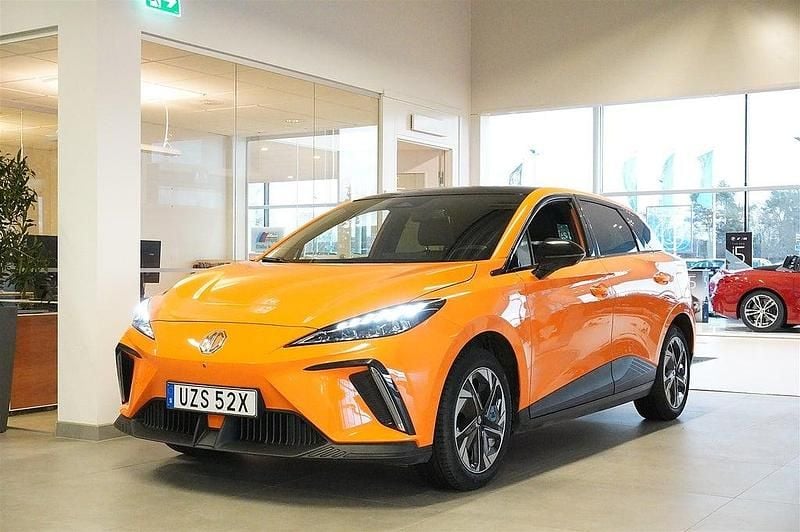 Orange Begagnad 2022 MG MG4 EV Luxury Halvkombi | 239 900 kr (Bra pris) - Bild 1/4