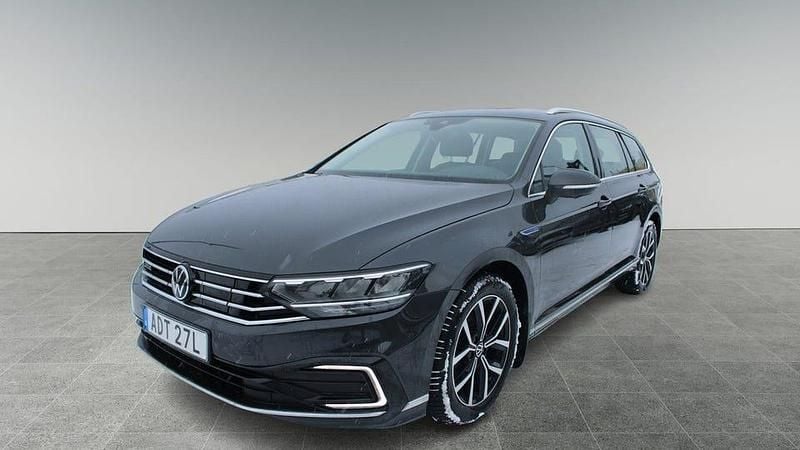 Begagnad VW Passat GTE 218 HK (160 kW) 2023 Grå Kombi