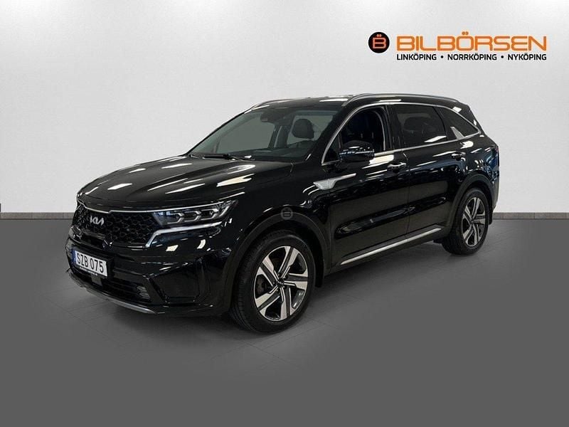 Svart Begagnad 2022 Kia Sorento Advance SUV | 409 900 kr (Bra pris) - Bild 1/4