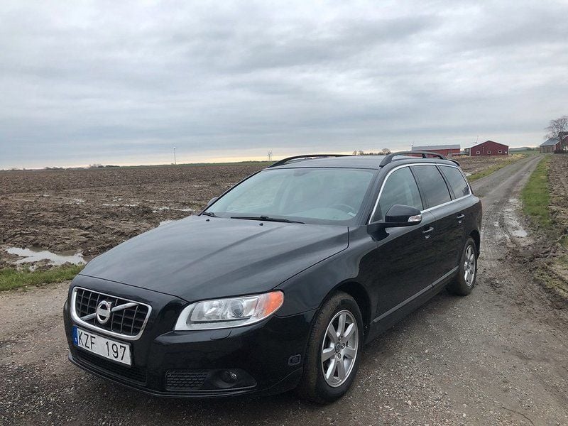 Begagnad Volvo V70 Momentum 145 HK (106 kW) 2010 Svart Kombi