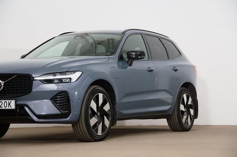 Begagnad Volvo XC60 Plus 350 HK (257 kW) 2024 Grå SUV