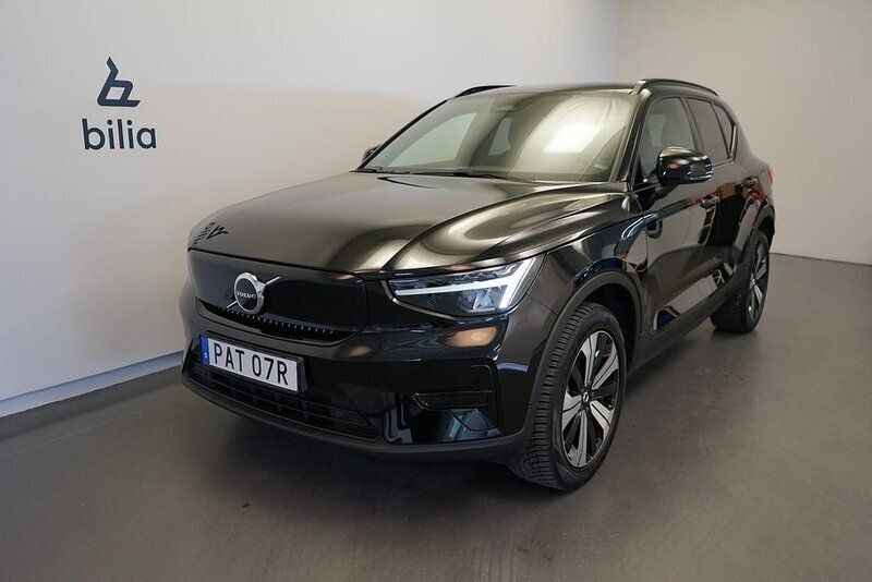 Svart Begagnad 2022 Volvo XC40 Core SUV | 364 500 kr - Bild 1/3