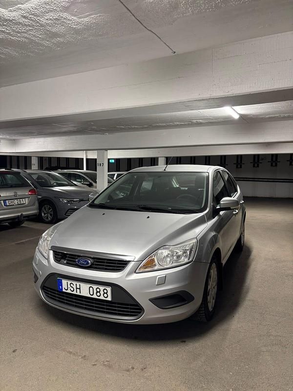 Begagnad 2009 Ford Focus Halvkombi | 32 000 kr (Marknadspris) - Bild 1/4