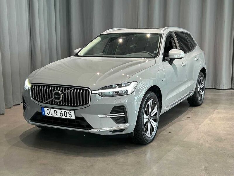 Grå Begagnad 2023 Volvo XC60 Core SUV | 498 800 kr (Marknadspris) - Bild 1/4