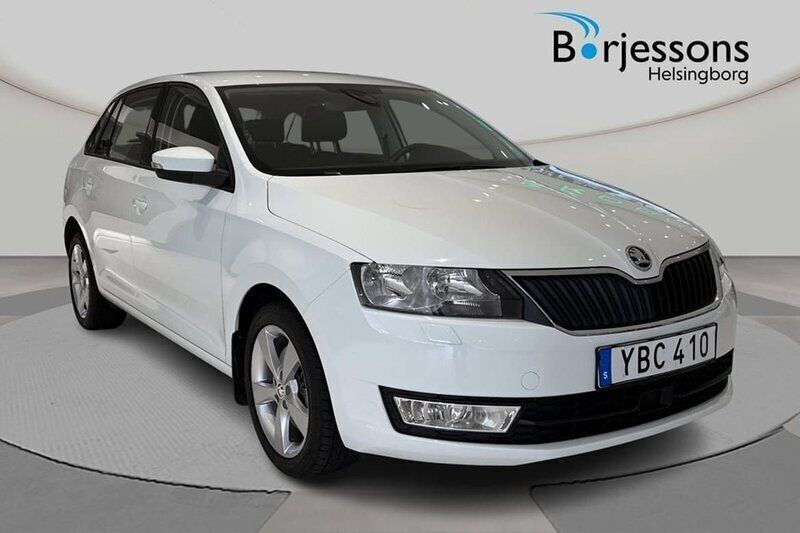 Vit Begagnad 2016 Skoda Rapid Style Halvkombi | 129 900 kr (Marknadspris) - Bild 1/4
