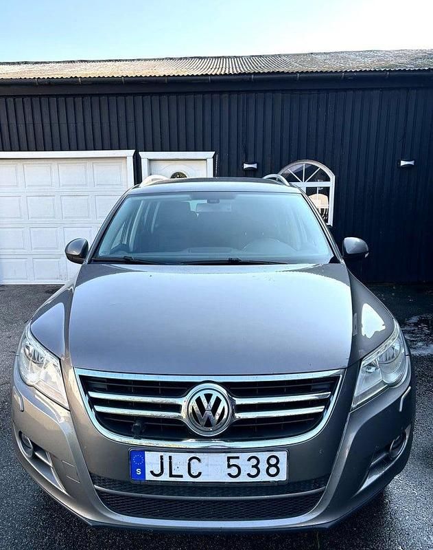 Begagnad VW Tiguan 150 HK (110 kW) 2008 Mörkgrå SUV