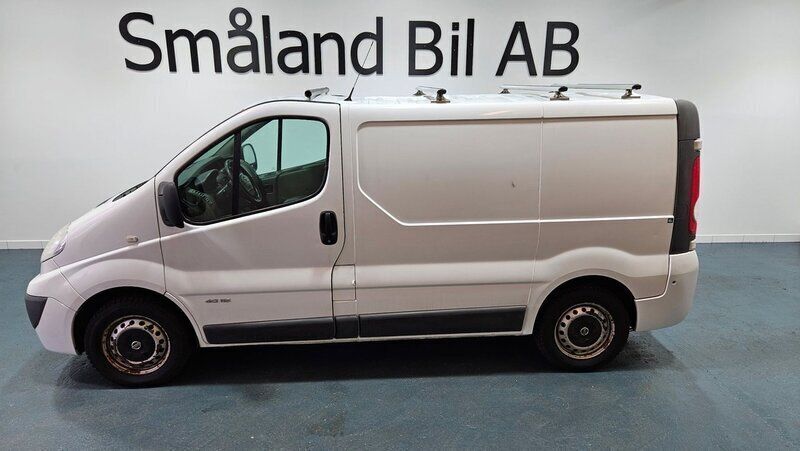 Vit Begagnad 2012 Nissan Primastar Minibuss | 49 900 kr (Marknadspris) - Bild 1/4