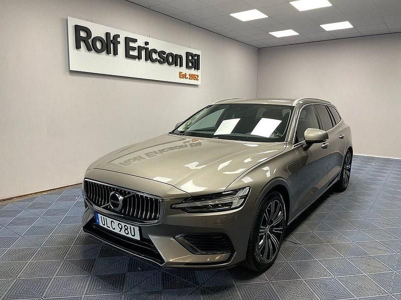 Grå Begagnad 2021 Volvo V60 Inscription Kombi | 409 500 kr (Lite dyr) - Bild 1/4