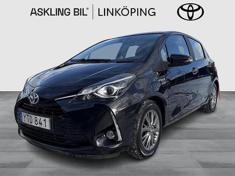 Svart Begagnad 2018 Toyota Yaris Hybrid Active Halvkombi | 139 000 kr (Marknadspris) - Bild 1/3