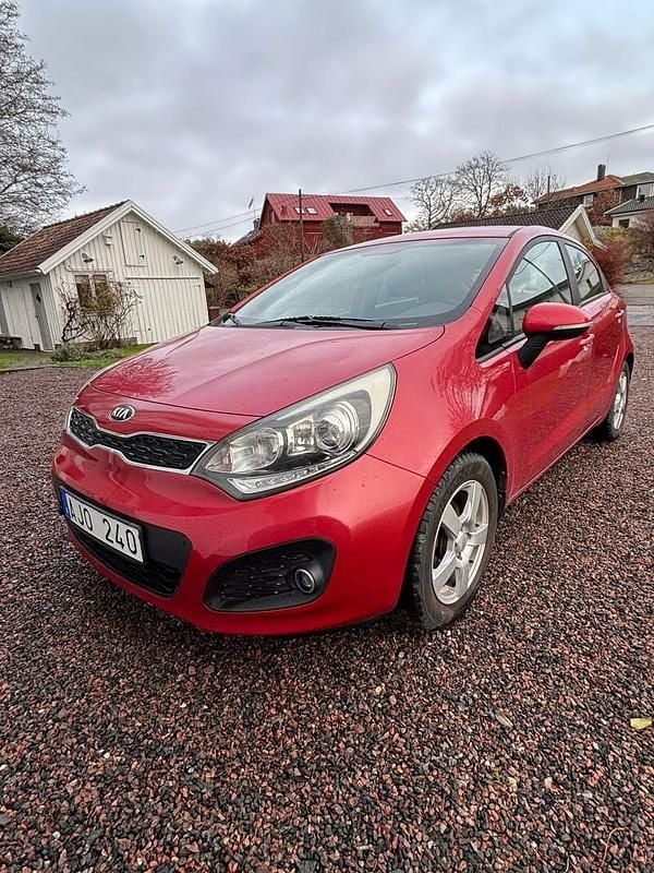 Begagnad 2013 Kia Rio Halvkombi | 67 000 kr (Bra pris) - Bild 1/4