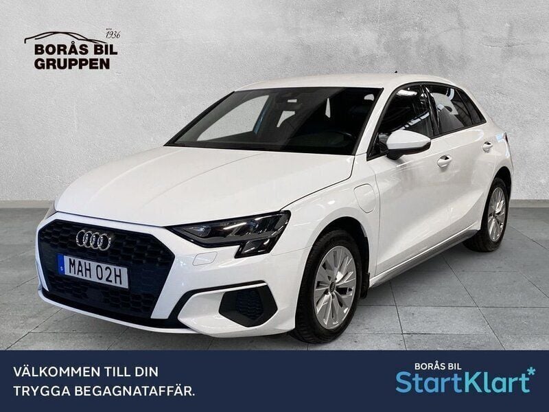Vit Begagnad 2022 Audi A3 Sportback e-tron Sedan | 249 000 kr (Superpris) - Bild 1/3