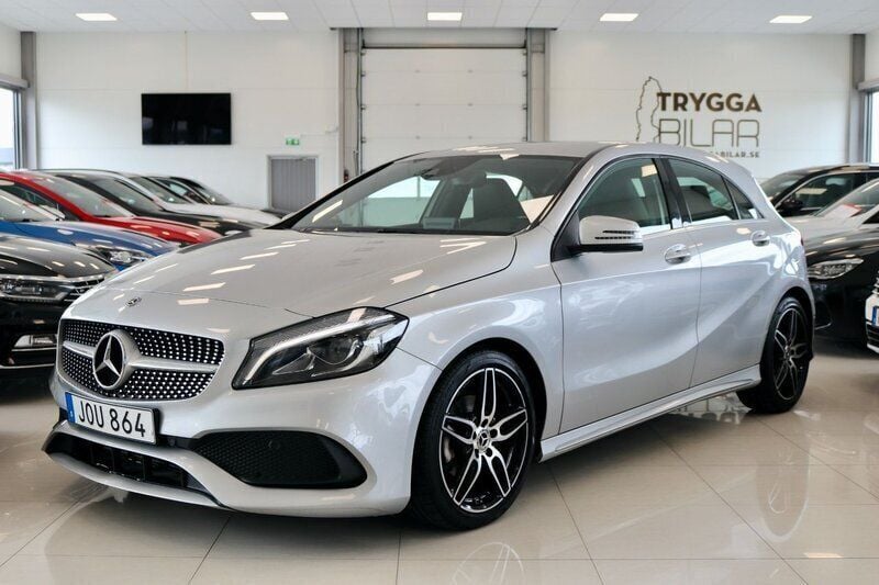 Silver Begagnad 2018 Mercedes A180 Style Halvkombi | 199 000 kr (Marknadspris) - Bild 1/4
