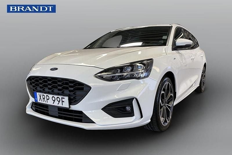 Vit Begagnad 2019 Ford Focus ST-Line Kombi | 159 900 kr (Marknadspris) - Bild 1/4