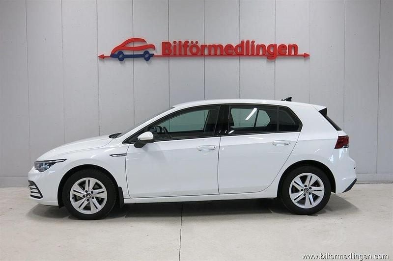 Vit samma som bilen Begagnad 2020 VW Golf VII Halvkombi | 239 900 kr (Marknadspris) - Bild 1/4