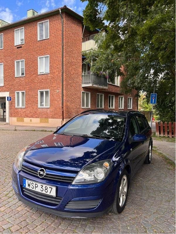 Blå Begagnad 2005 Opel Astra Kombi | 20 500 kr (Marknadspris) - Bild 1/4