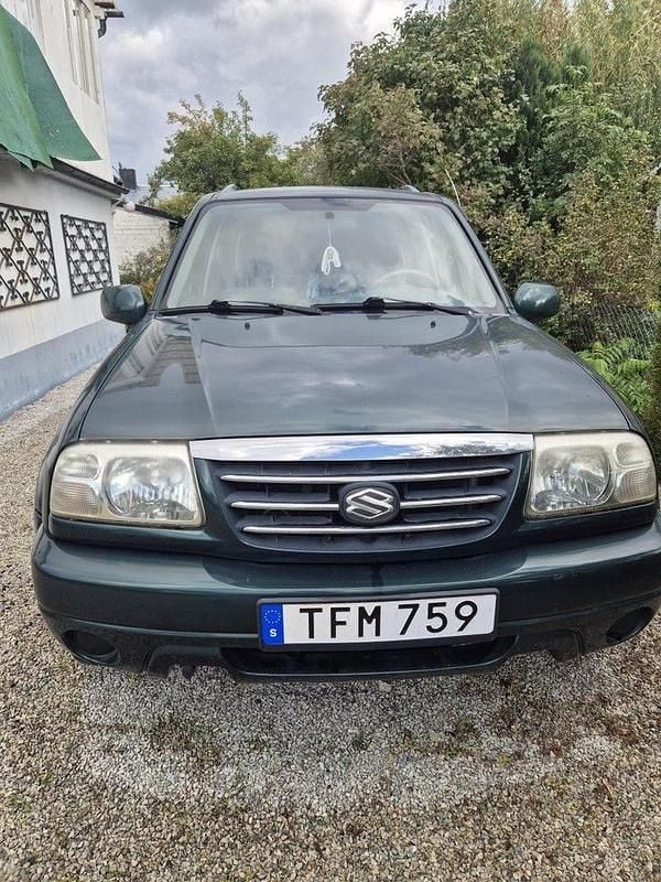Grön Begagnad 2002 Suzuki Grand Vitara SUV | 35 000 kr (Marknadspris) - Bild 1/4