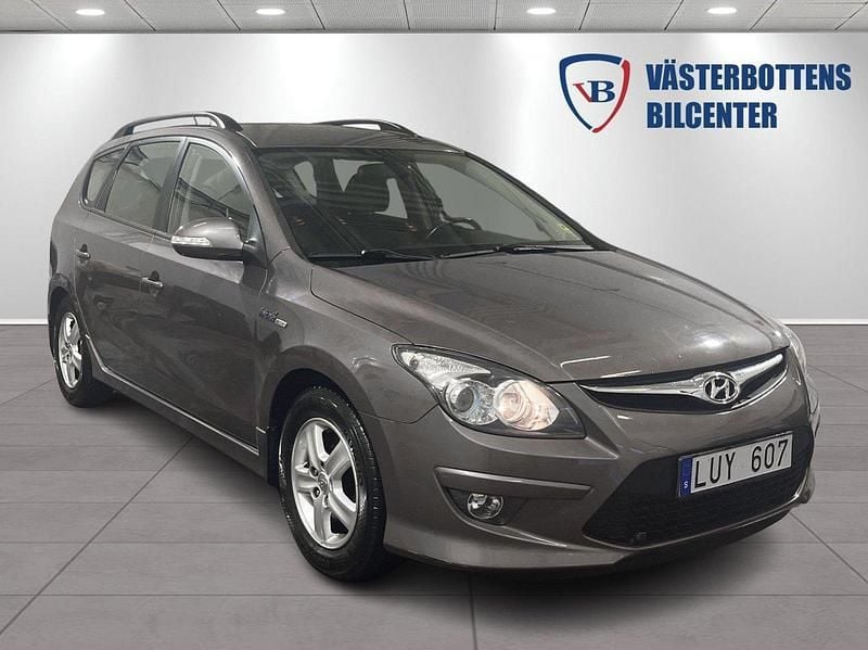 Ljusbrun (brun) Begagnad 2012 Hyundai i30 Kombi | 65 000 kr (Marknadspris) - Bild 1/4