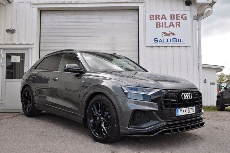 Grå Begagnad 2018 Audi Q8 S-Line SUV | 589 000 kr (Marknadspris) - Bild 1/4