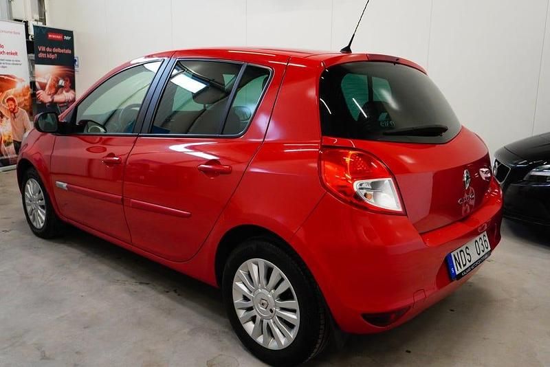 Begagnad Renault Clio IV 88 HK (64 kW) 2012 Röd Halvkombi