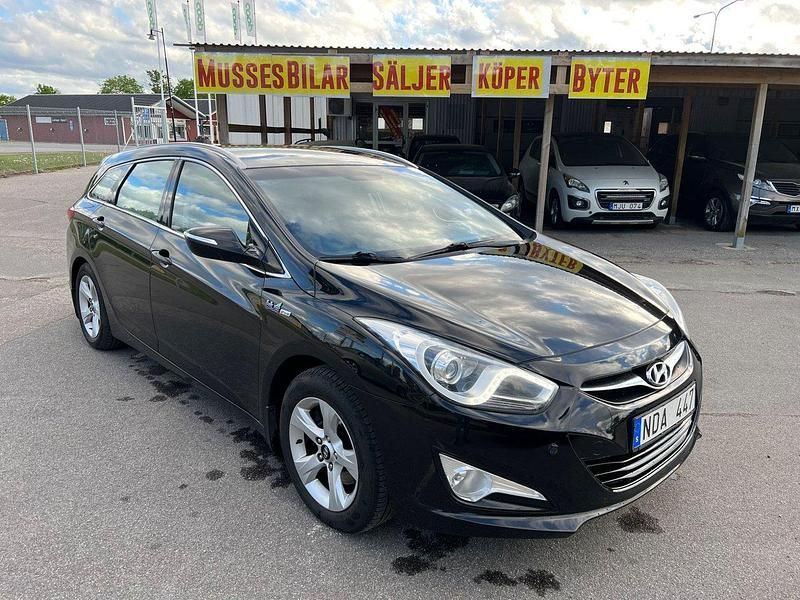 Svart Begagnad 2013 Hyundai i40 Select Kombi | 65 000 kr (Marknadspris) - Bild 1/4