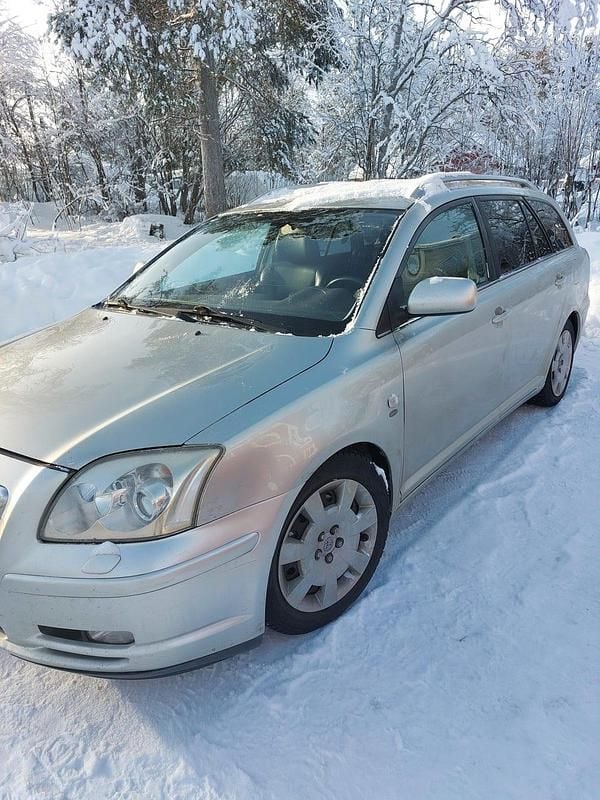 Begagnad Toyota Avensis 147 HK (108 kW) 2004 Kombi