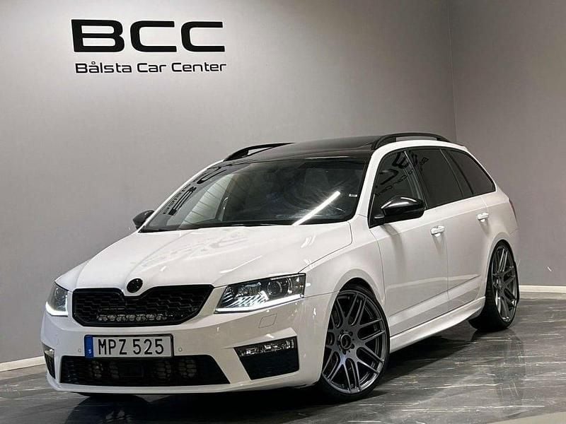 Vit Begagnad 2016 Skoda Octavia RS Kombi | 189 900 kr (Dyr) - Bild 1/3