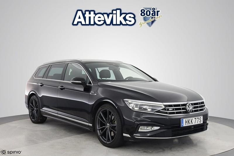 Svart Begagnad 2021 VW Passat Elegance Kombi | 304 900 kr (Marknadspris) - Bild 1/4