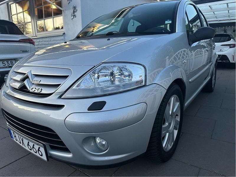Silver Begagnad 2008 Citroën C3 Halvkombi | 36 000 kr (Marknadspris) - Bild 1/4