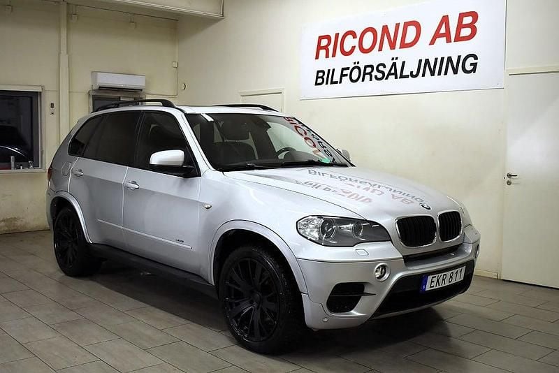Silver Begagnad 2013 BMW X5 Sport Line SUV | 149 900 kr (Marknadspris) - Bild 1/4