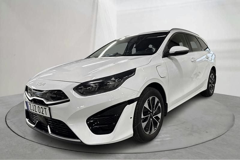 Vit Begagnad 2022 Kia Ceed Sportswagon Kombi | 219 000 kr (Superpris) - Bild 1/4