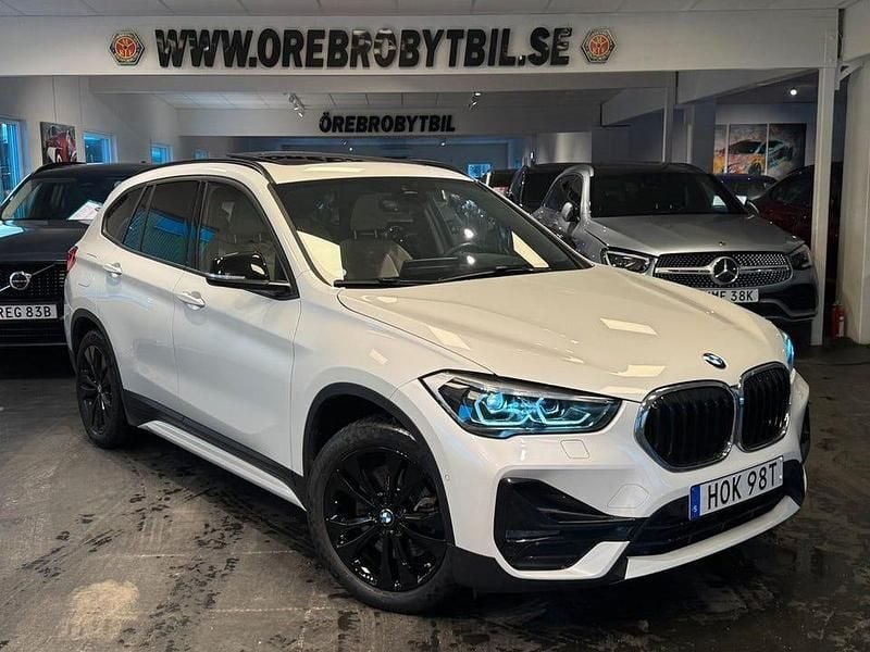 Vit Begagnad 2021 BMW X1 SUV | 345 900 kr (Lite dyr) - Bild 1/4