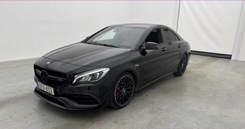 Svart Begagnad 2018 Mercedes CLA45 AMG AMG Sportkupé | 338 500 kr (Marknadspris) - Bild 1/4
