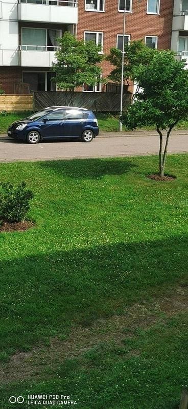 Blå Begagnad 2006 Toyota Corolla Verso Minibuss | 61 000 kr (Lite dyr) - Bild 1/4