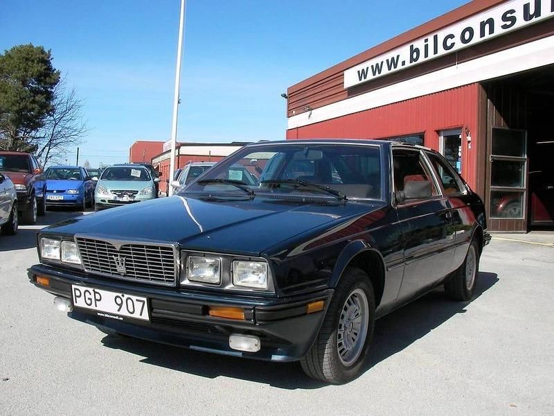 Mörkblåmetallic Begagnad 1984 Maserati Biturbo Sportkupé | 149 000 kr - Bild 1/4