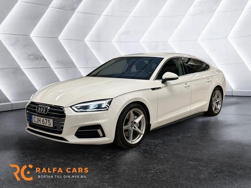 Vit Begagnad 2017 Audi A5 Sportback Comfort Halvkombi | 224 000 kr (Marknadspris) - Bild 1/3
