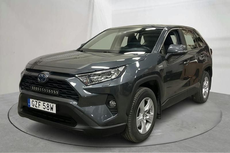 Mörkgrå Begagnad 2021 Toyota RAV4 SUV | 259 000 kr - Bild 1/4