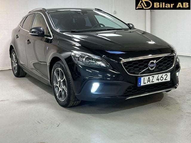 Svart Begagnad 2016 Volvo V40 CC Ocean Race Kombi | 139 800 kr (Bra pris) - Bild 1/4