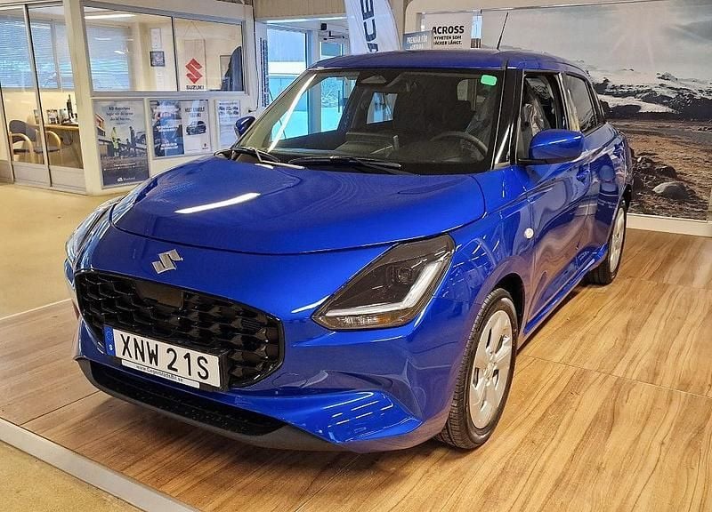 Blå Ny 2025 Suzuki Swift Halvkombi | 258 800 kr (Lite dyr) - Bild 1/4